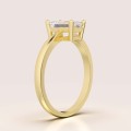 pierscionek-zareczynowy-solitaire-rapture-moissanit-1ct-szlif-szmaragdowy-bok-zolte-zloto-hariets.jpg