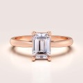 pierscionek-zareczynowy-solitaire-rapture-moissanit-1ct-szlif-szmaragdowy-rozowe-zloto-hariets.jpg