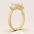 pierscionek-zareczynowy-trinity-moissanit-3ct-szlif-szmaragdowy-bok-zolte-zloto-envy-hariets.jpg