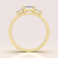 pierscionek-zareczynowy-trinity-moissanit-3ct-szlif-szmaragdowy-front-zolte-zloto-envy-hariets.jpg