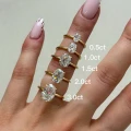 pierscionek-zareczynowy-solitaire-forever-diament-laboratoryjny-szlif-owalny-na-palcu-porownanie-zolte-zloto-hariets.jpg