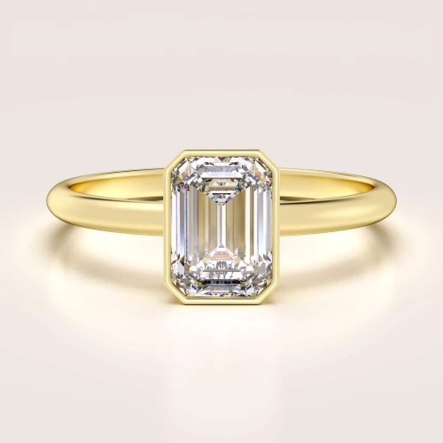 pierscionek-zareczynowy-bezel-moissanit-1ct-szlif-szmaragdowy-zolte-zloto-stellar-hariets.jpg