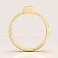 pierscionek-zareczynowy-bezel-moissanit-1ct-szlif-szmaragdowy-front-zolte-zloto-stellar-hariets.jpg