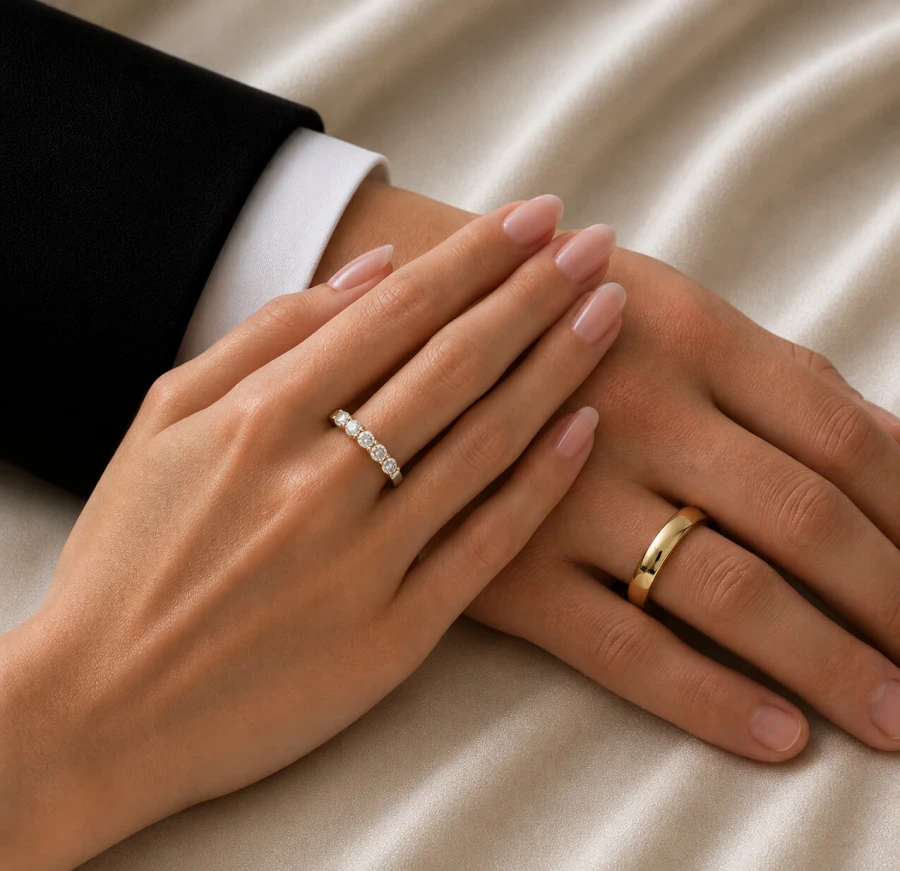 komplet-obraczek-rozowe-zloto-obraczka-bangle-obraczka-polokragla-hariets-na-dloni.jpg