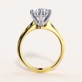 pierscionek-zareczynowy-z-moissanitem-1_5ct-szlif-brylantowy-dwukolorowe-zloto-front-solitaire-dream-hariets.jpg