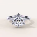 pierscionek-zareczynowy-z-moissanitem-1_5ct-szlif-brylantowy-białe-zloto-solitaire-dream-hariets.jpg