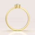 pierscionek-zareczynowy-bezel-moissanit-0-5ct-szlif-gruszka-front-zolte-zloto-drop-hariets.jpg